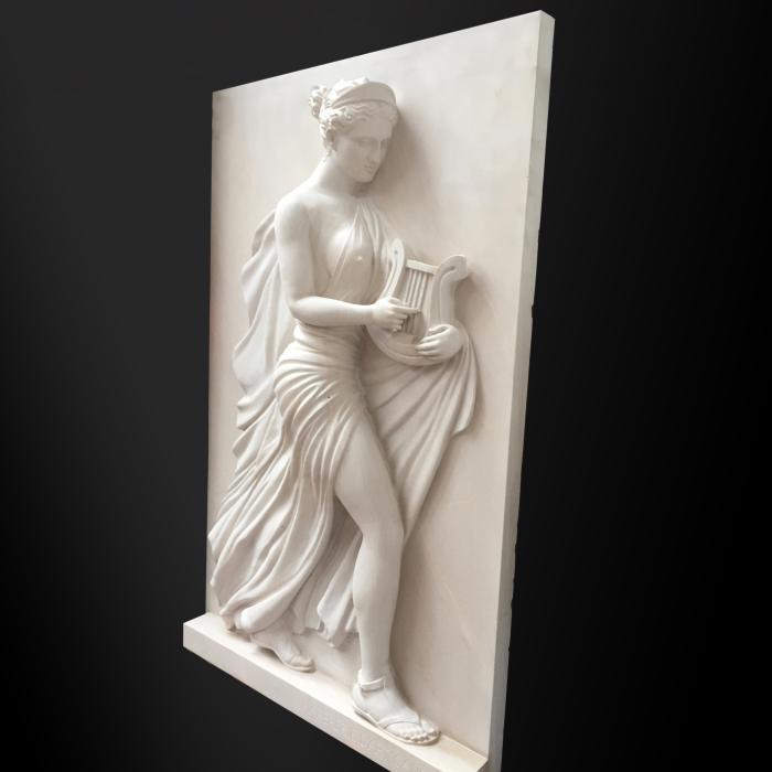 Muse, sculpture haut-relief en marbre
